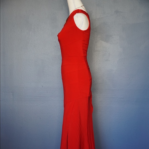 Red evening gown - Picture 5 of 6